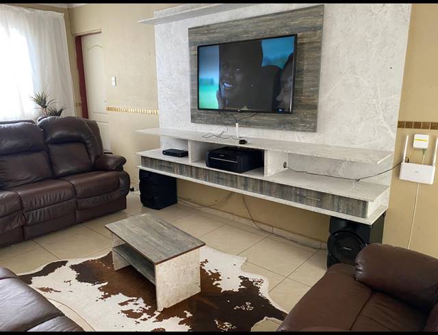 3 BEDROOM HOUSE FOR SALE IN STRETFORD